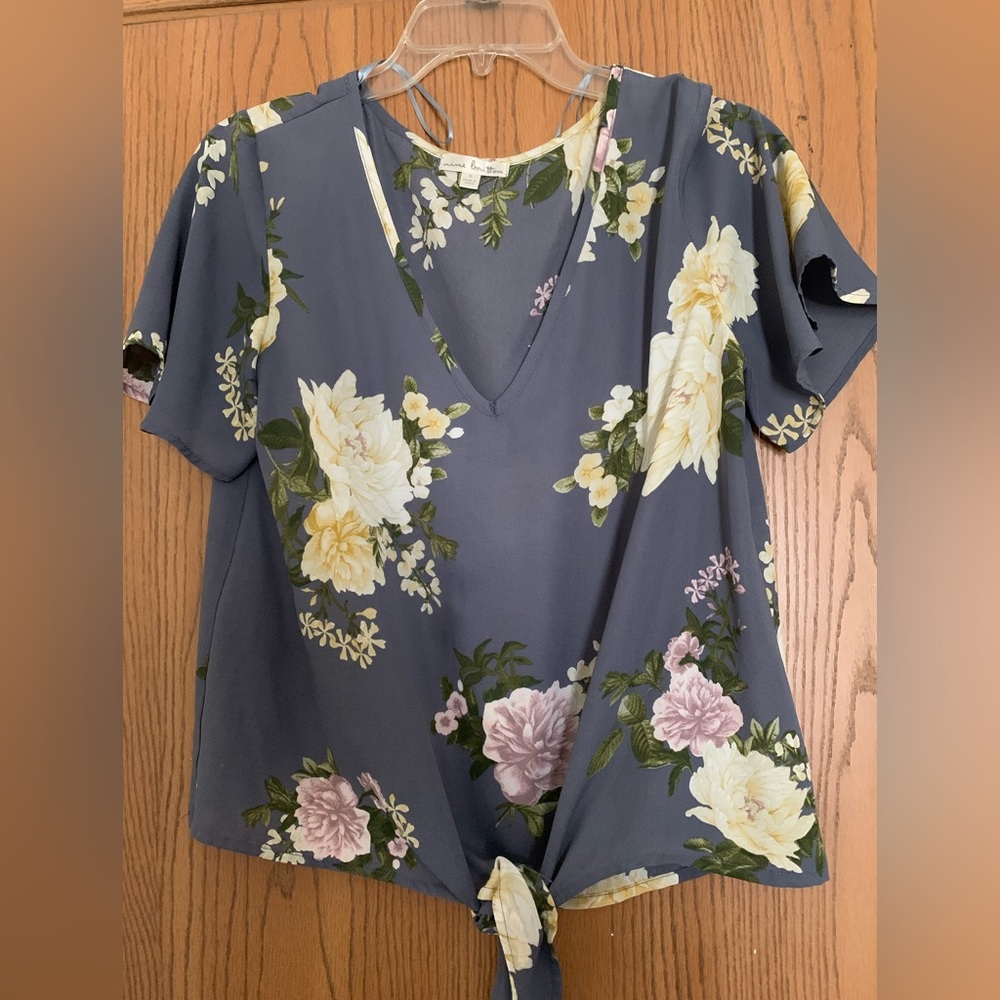 Floral v neck light fit t shirt.